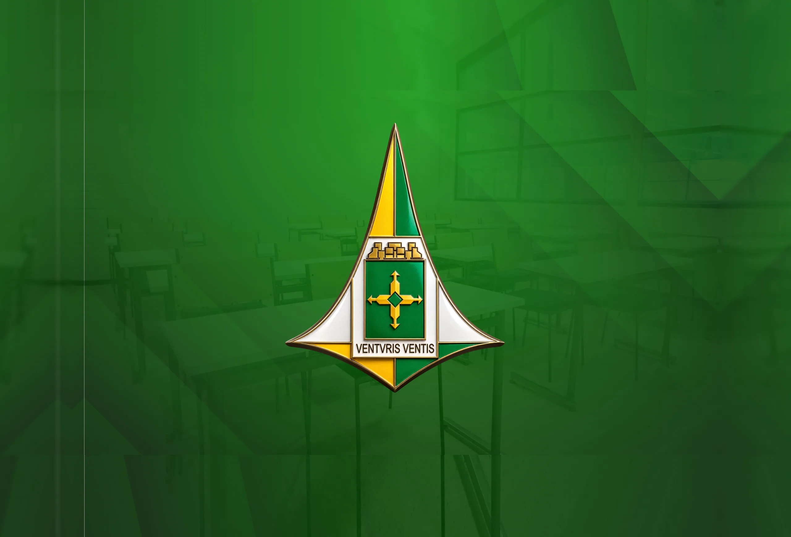 Brasão do Distrito Federal em relevo dourado, verde e branco, sobre uma sala de aula vazia em tons de verde